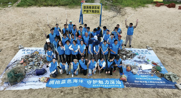 广东深圳：净滩行动，助力海洋生态保护